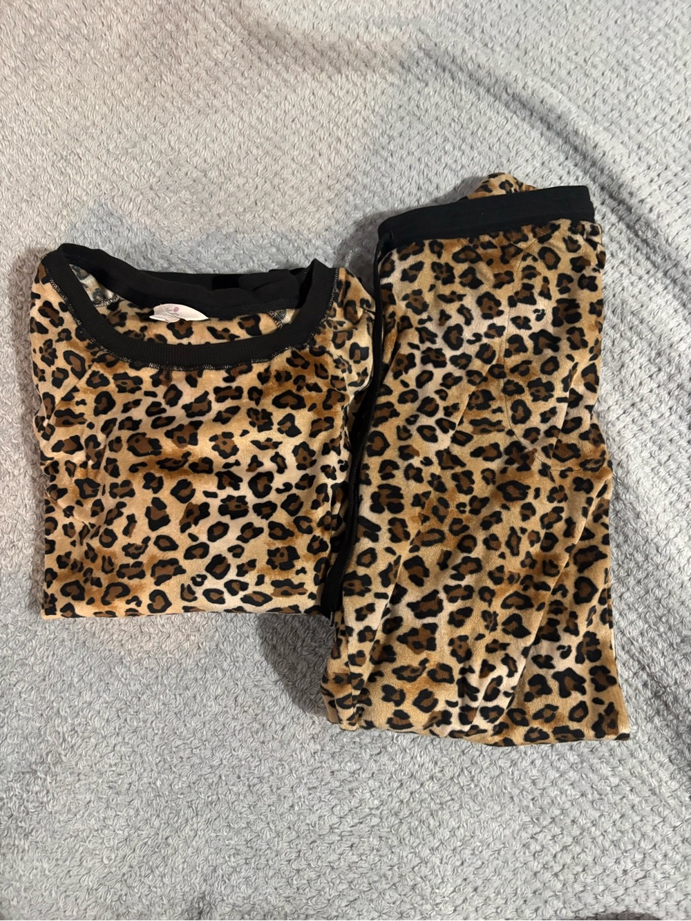 Secret Treasures Cheetah Print Pajama Set | Size: Medium